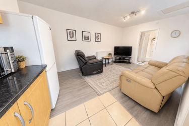 3 bed house, Hastings Street, City Centre, Loughborough, LE115AX - Image 2
