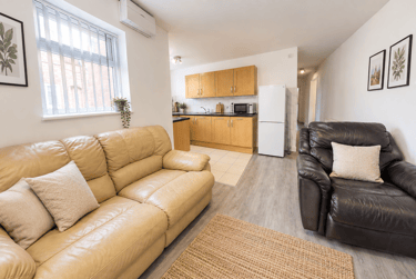 3 bed house, Hastings Street, City Centre, Loughborough, LE115AX - Image 1
