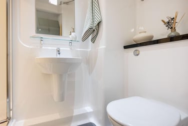 4 Bed Superior Ensuite Accessible at Haddington Place, 34B, 35 and 37-40 Haddington Place, Marchmont, Edinburgh, EH74AG - Image 2