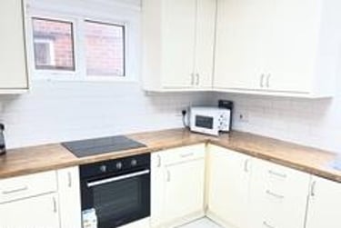 5 bed house, Ashby Crescent, City Centre, Loughborough, LE114ES - Image 1