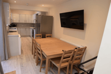 6 bed house, Bute Avenue, Radford, Nottingham, NG71QA - Image 2