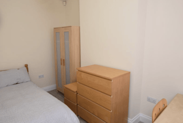 4 bed house, Teversal Avenue, Radford, Nottingham, NG71PY - Image 1