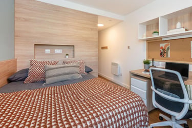 Standard Ensuite at Bankside Student Living, Walnut Tree Close, City Centre, Guildford, GU14JF - Image 2