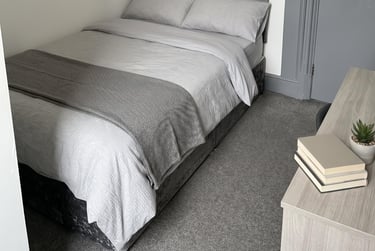 1 bed house, Regent Road, Victoria Park, Leicester, LE17PA - Image 1