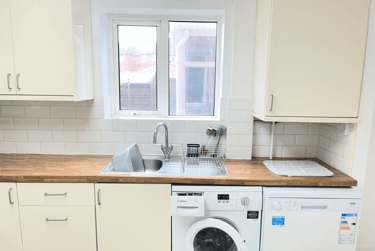 5 bed house, Ashby Crescent, City Centre, Loughborough, LE114ES - Image 1