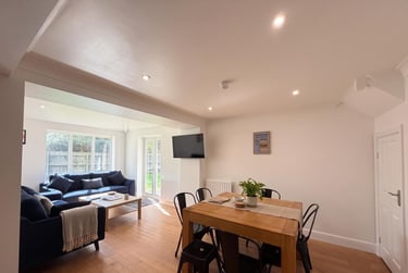 8 bed house, Goldfinch Close, City Centre, Loughborough, LE113HG - Image 2