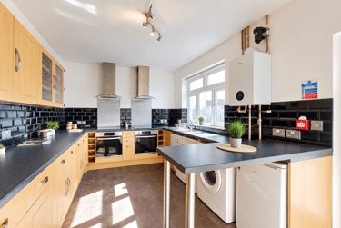 7 bed house, Lyddington Road, Northville, Bristol, BS70UU - Image 1