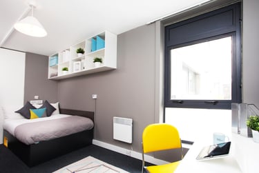Gold En Suite - Image 1