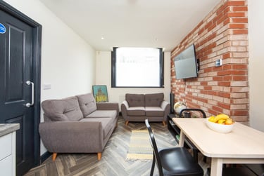 5 bed house, Derby Street, City Centre, Ormskirk, L392BY - Image 2