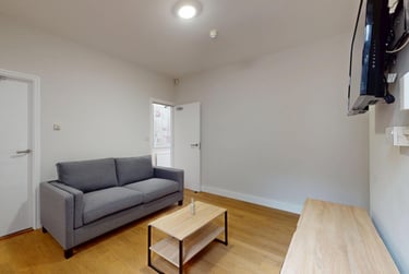 6 bed house, Cottesmore Road, Lenton, Nottingham, NG71QE - Image 2