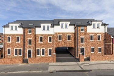 2 bed house, Royal Park Road, Hyde Park, Leeds, LS61FR - Image 2