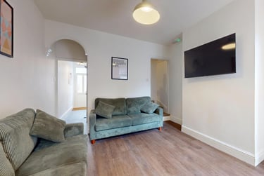 4 bed house, Curzon Street, City Centre, Loughborough, LE113BQ - Image 2