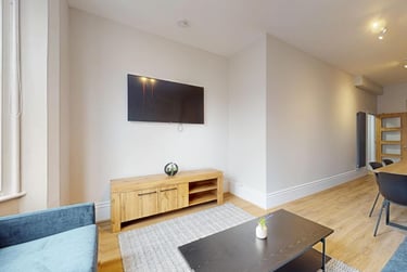 6 bed house, Alfreton Road, Radford, Nottingham, NG73JL - Image 1