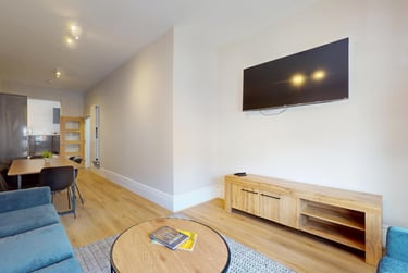 6 bed house, Alfreton Road, Radford, Nottingham, NG73JL - Image 1