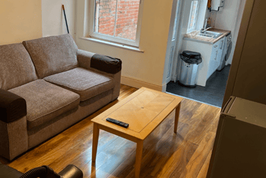6 bed house, Grange Street, City Centre, Loughborough, LE111QG - Image 1