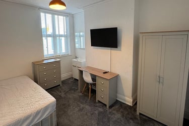 6 bed house, Cranbrook Avenue, Newland, Hull, HU67SP - Image 2