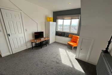 1 bed house, Room 5, 114 Austhorpe Road, Harehills, Leeds, LS158EJ - Image 2