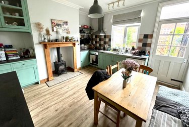 1 bed house, Room 2, 8 De Lacy Mount, Kirkstall, Leeds, LS53JF - Image 4