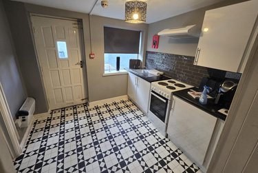 1 bed flat, Halton, Harehills, Leeds, LS157RN - Image 1
