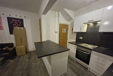 3 bed house, Harold Place, Hyde Park, Leeds, LS61PQ - Image 1