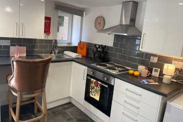 1 bed flat, Flat 4, 92 Austhorpe Road, Harehills, Leeds, LS158DZ - Image 2