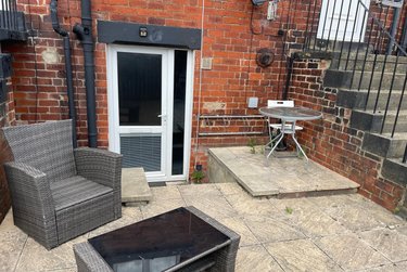 1 bed flat, Flat 4, 92 Austhorpe Road, Harehills, Leeds, LS158DZ - Image 1