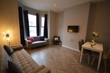 7 bed house, Norwood Terrace, Hyde Park, Leeds, LS61EA - Image 2
