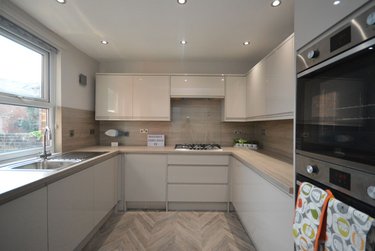 7 bed house, Norwood Terrace, Hyde Park, Leeds, LS61EA - Image 1