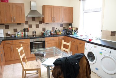6 bed house, Brudenell Mount, Hyde Park, Leeds, LS61HS - Image 1
