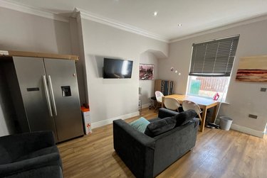 1 bed house, Room 2, 86 Hough Lane, Bramley, Leeds, LS133PT - Image 1