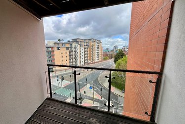 2 bed flat, Magellan House, Clarence Dock, Leeds, LS101JG - Image 2