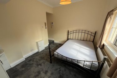 1 bed house, Room 2, 1a Darnley Road, West park, Leeds, LS165JF - Image 1