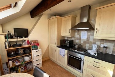 1 bed house, Room 2, 1a Darnley Road, West park, Leeds, LS165JF - Image 5