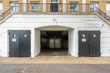 2 bed flat, Sophia Square, Limehouse, London, SE165XL - Image 10