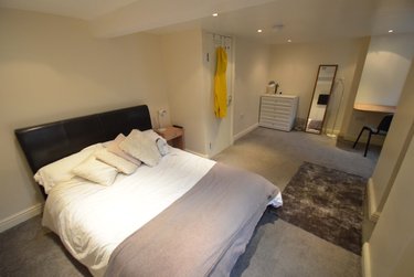 4 bed house, Mayville Street, Burley, Leeds, LS61ND - Image 1