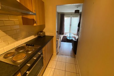 2 bed flat, Red Court, Armley, Leeds, LS121SY - Image 2