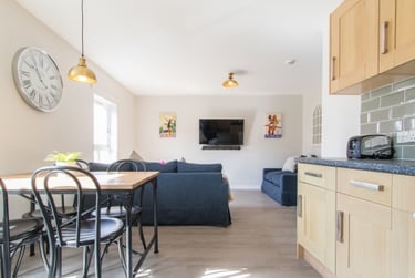 4 bed flat, Morrison Circus, Haymarket, Edinburgh, EH38DX - Image 1