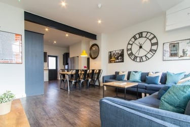 8 bed house, Fulford Road, Grange Garth, York, YO104BD - Image 1