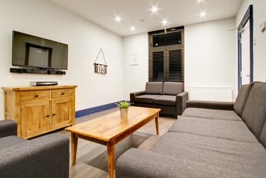 6 bed house, Hyde Park Road, Hyde Park, Leeds, LS61AJ - Image 2