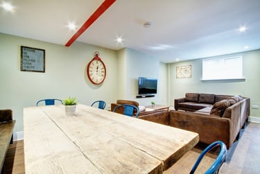 8 bed house, Hyde Park Road, Hyde Park, Leeds, LS61AJ - Image 1