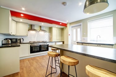 9 bed house, Hyde Park Road, Hyde Park, Leeds, LS61AJ - Image 2