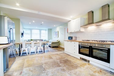8 bed house, Hyde Park Road, Hyde Park, Leeds, LS61AJ - Image 1