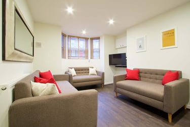 7 bed house, Brudenell Mount, Hyde Park, Leeds, LS61HT - Image 1