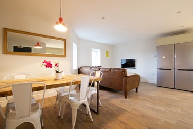 4 bed flat, Peel Street, Arboretum, Nottingham, NG14GR - Image 1