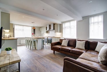 8 bed flat, Peel Street, Arboretum, Nottingham, NG14GR - Image 1