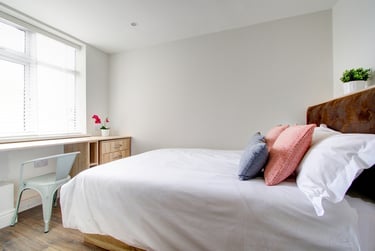 3 bed flat, Peel Street, Arboretum, Nottingham, NG14GR - Image 2