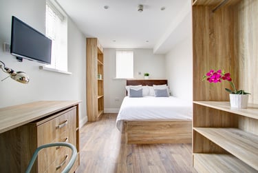 3 bed flat, Peel Street, Arboretum, Nottingham, NG14GR - Image 1