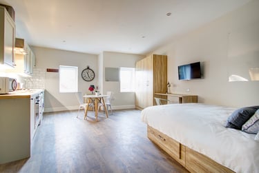 1 bed studio, Peel Street, Arboretum, Nottingham, NG14GR - Image 1