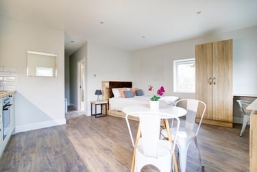 1 bed studio, Peel Street, Arboretum, Nottingham, NG14GR - Image 1