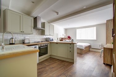 1 bed studio, Peel Street, Arboretum, Nottingham, NG14GR - Image 1